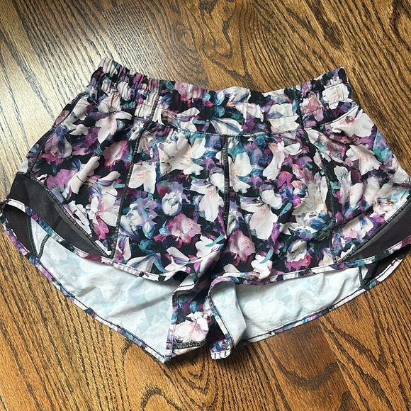 Lululemon Floral Hotty Hot Shorts - Picture 2 of 6